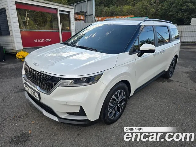 Kia Canival 2023 — photo 1