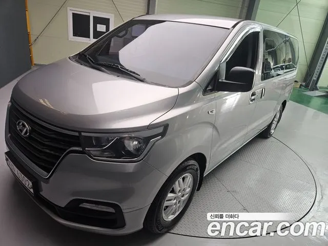 Hyundai Starex 2019 — photo 1