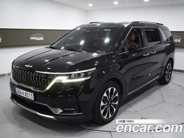 Kia Canival 2023 — photo 1
