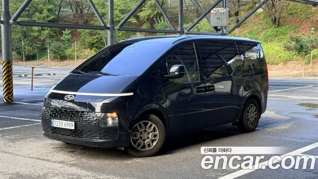 Hyundai Staria 2023 — photo 1