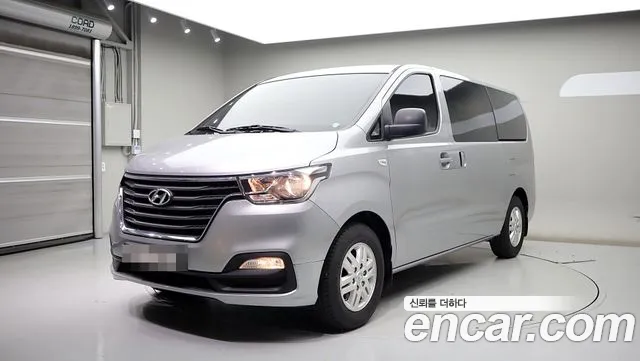 Hyundai Starex 2021 — photo 1