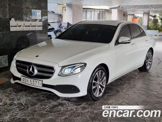 Mercedes-Benz E-Class 2019 — photo 1