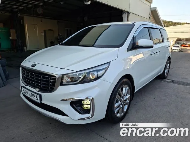 Kia Canival 2015 — photo 1