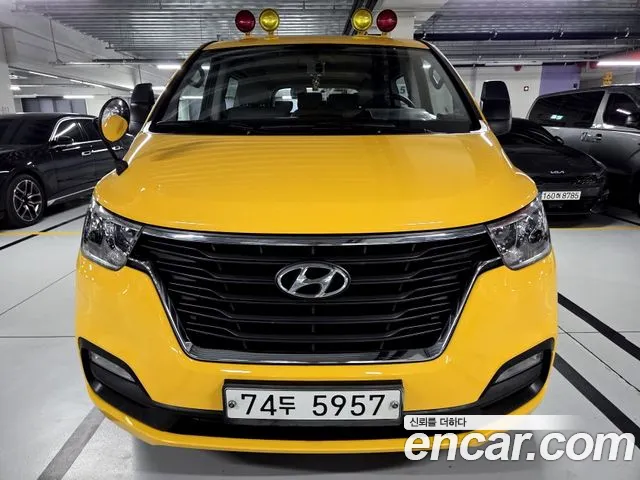 Hyundai Starex 2021 — photo 1