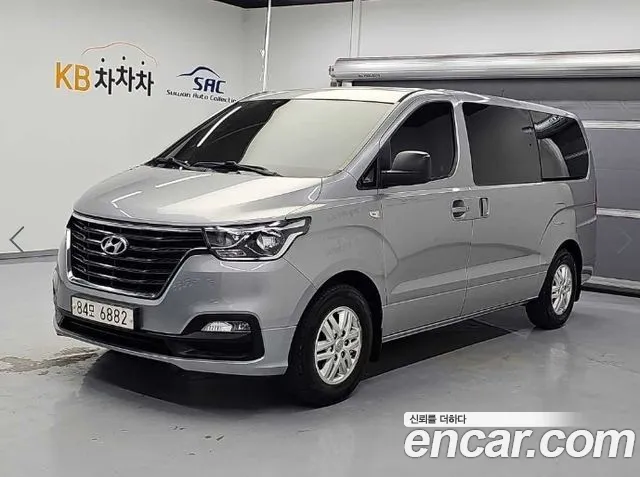 Hyundai Starex 2021 — photo 1