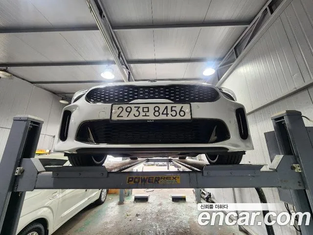 Kia Stinger 2021 — photo 1