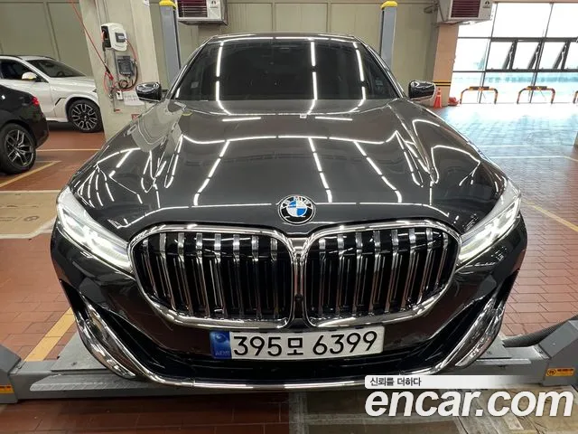 BMW 7-Series 2022 — photo 1