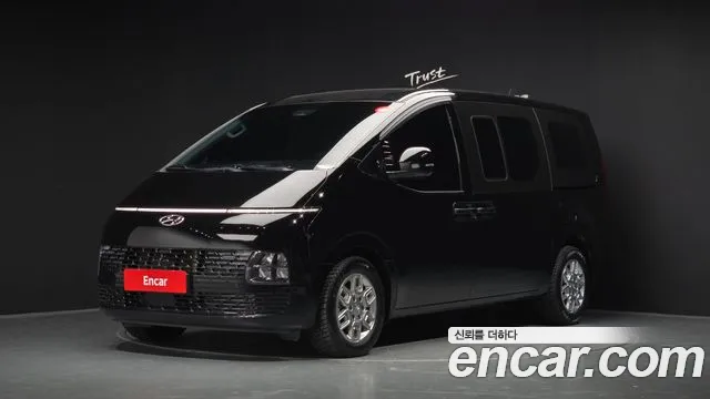 Hyundai Staria 2023 — photo 1