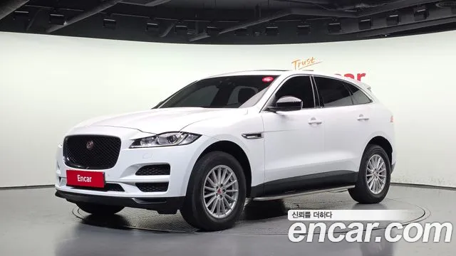 Jaguar F-PACE 2017 — photo 1