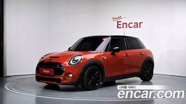 Mini Cooper 2019 — photo 1