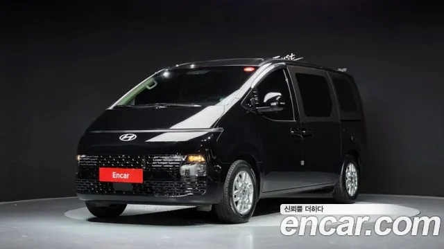 Hyundai Staria 2025 — photo 1