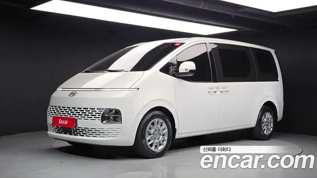 Hyundai Staria 2023 — photo 1