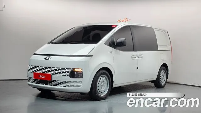 Hyundai Staria 2022 — photo 1