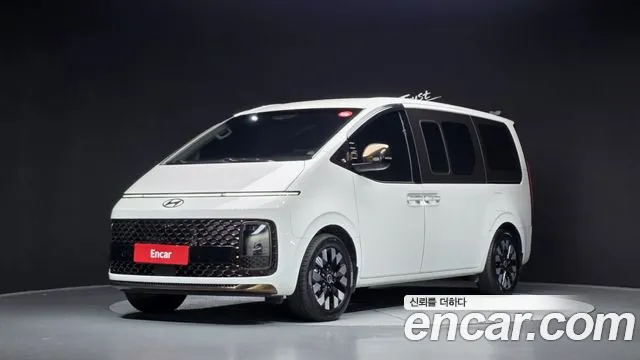 Hyundai Staria 2025 — photo 1