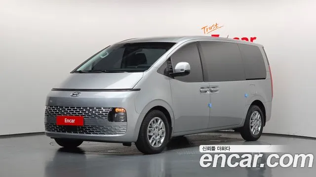 Hyundai Staria 2022 — photo 1