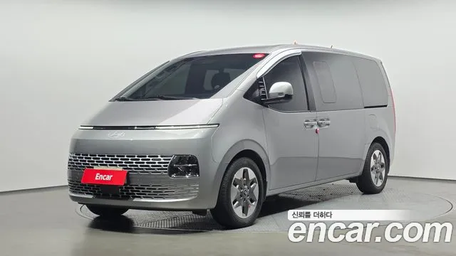 Hyundai Staria 2025 — photo 1
