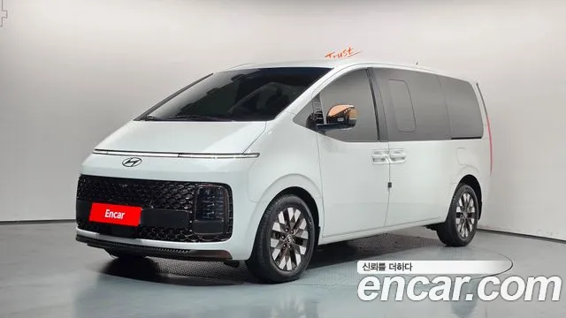 Hyundai Staria 2024 — photo 1