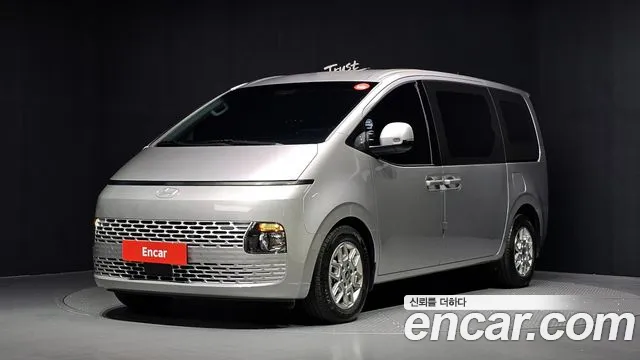 Hyundai Staria 2025 — photo 1