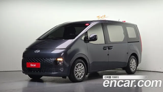 Hyundai Staria 2025 — photo 1