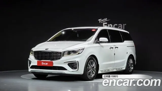 Kia Canival 2020 — photo 1