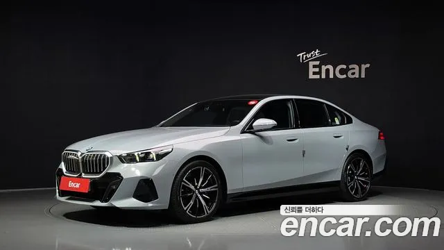 BMW 5-Series 2026 — photo 1