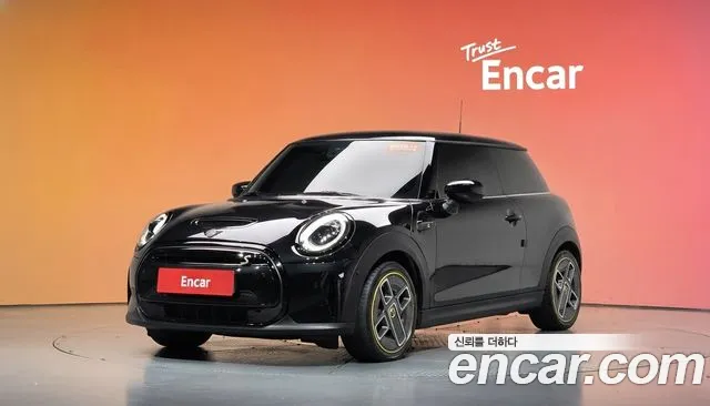 Mini Cooper 2023 — photo 1