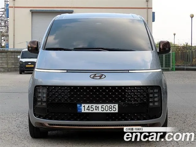 Hyundai Staria 2024 — photo 1