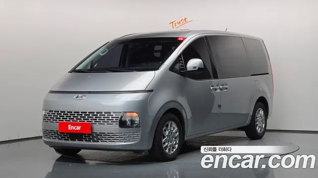 Hyundai Staria 2022 — photo 1