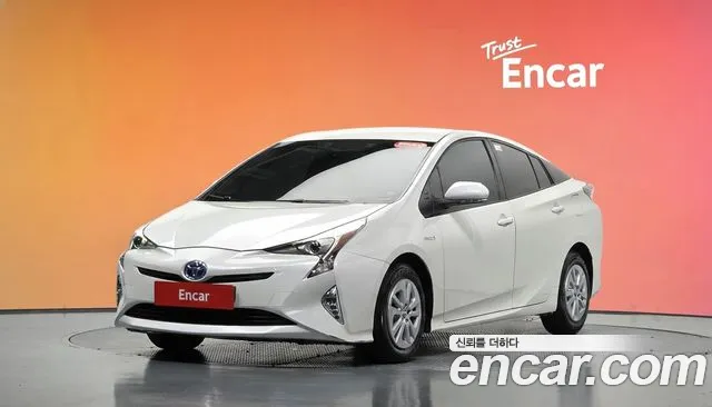 Toyota Prius 2018 — photo 1