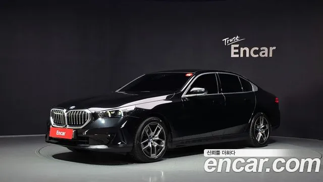 BMW 5-Series 2024 — photo 1