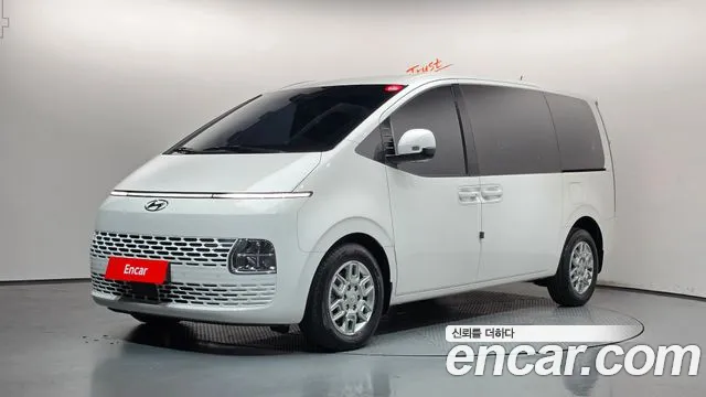 Hyundai Staria 2024 — photo 1