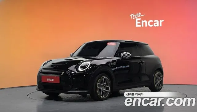 Mini Cooper 2022 — photo 1
