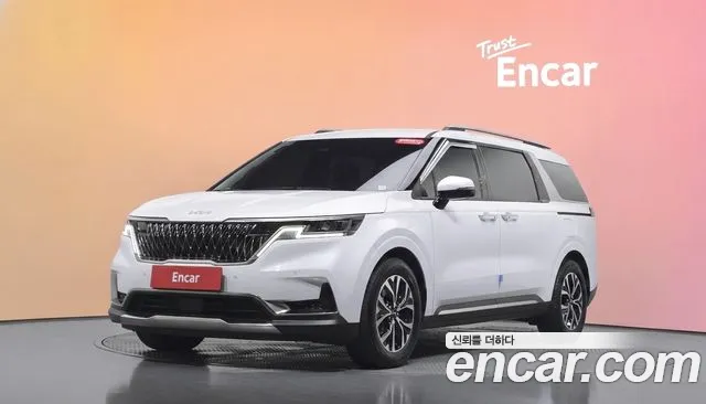 Kia Canival 2023 — photo 1