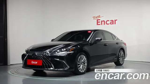 Lexus ES 2022 — photo 1