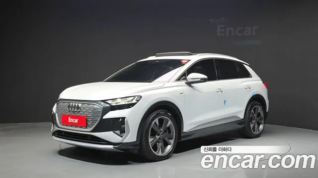 Audi Q4 e-tron 2022 — photo 1