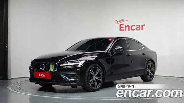 Volvo S60 2022 — photo 1