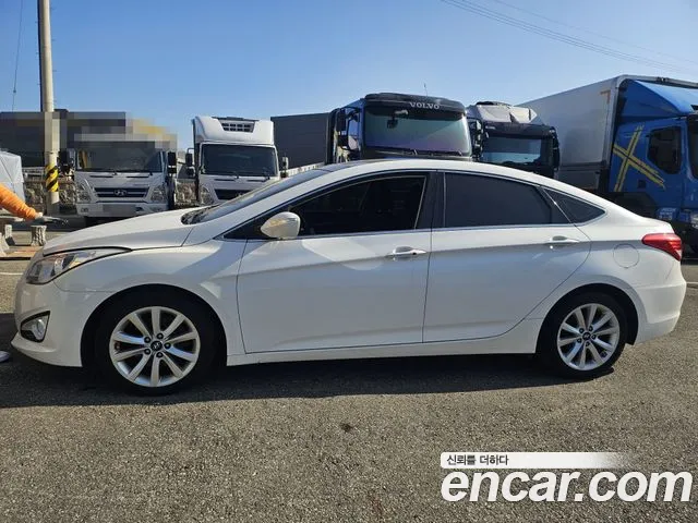 Hyundai i40 2012 — photo 1