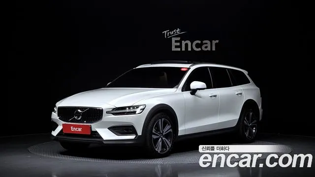 Volvo V60 2020 — photo 1