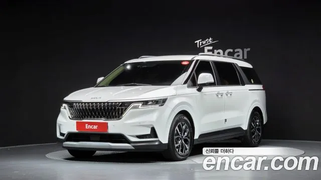 Kia Canival 2023 — photo 1