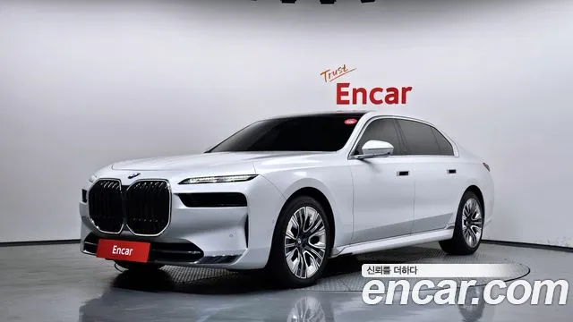 BMW 7-Series 2023 — photo 1