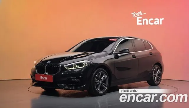 BMW 1-Series 2022 — photo 1