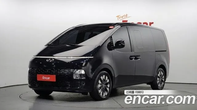 Hyundai Staria 2024 — photo 1