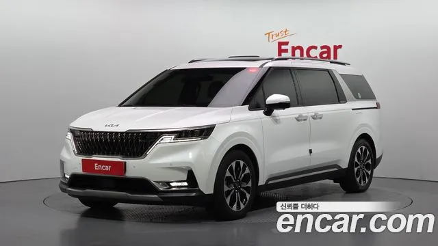 Kia Canival 2023 — photo 1