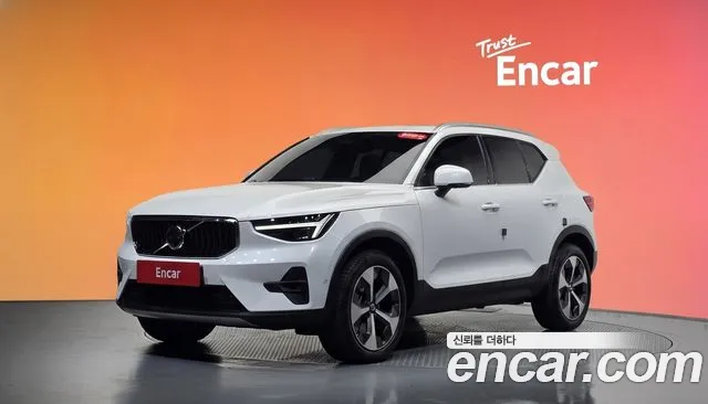 Volvo XC40 2025 — photo 1