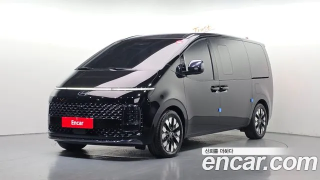 Hyundai Staria 2025 — photo 1