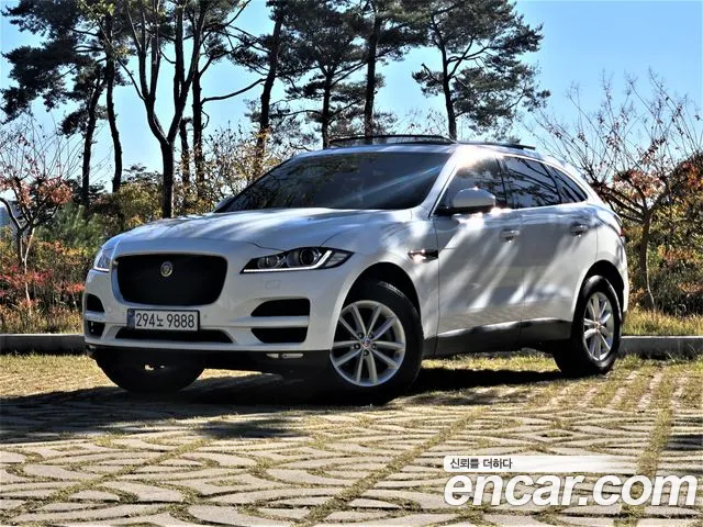 Jaguar F-PACE 2018 — photo 1