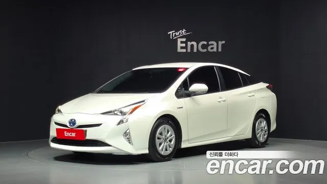 Toyota Prius 2018 — photo 1