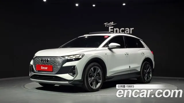 Audi Q4 e-tron 2022 — photo 1