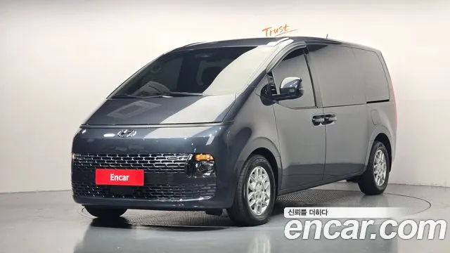 Hyundai Staria 2022 — photo 1