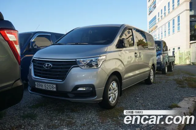 Hyundai Starex 2021 — photo 1